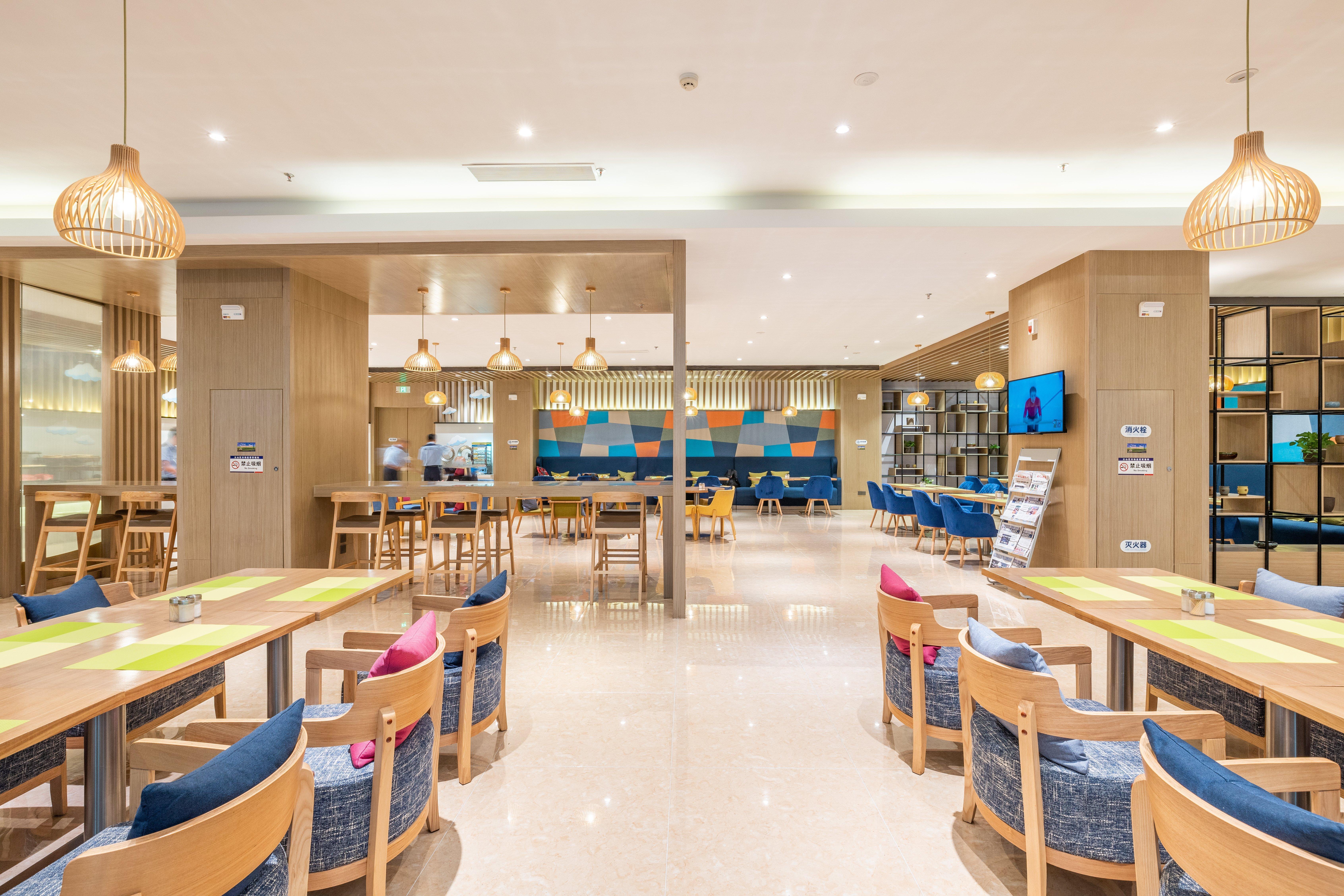 鞍山中心智选假日酒店 外观 照片